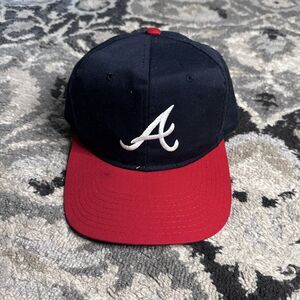 Vintage 80s New Era Atlanta Braves Embroidered logo Blue Red SnapBack Hat